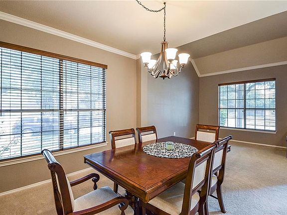 3rd image of 401 Canberra Ct