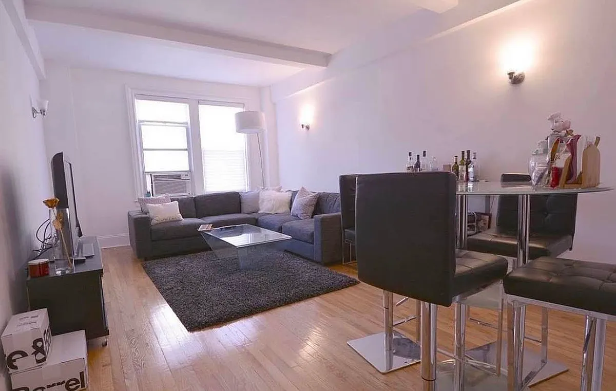 Building Photo - 200 W 70th St #6P