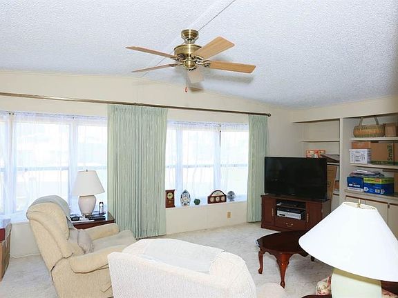 3rd image of 1404 Barefoot Cir