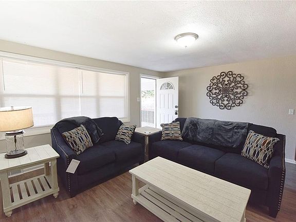 4th image of 6611 N Pontiac Ave