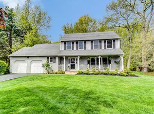 35 Blades Run Dr, Shrewsbury, NJ 07702