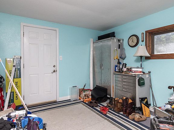 3rd image of 2424 Columbine Dr