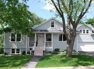 917 Ranch Rd, Wheaton, IL 60187