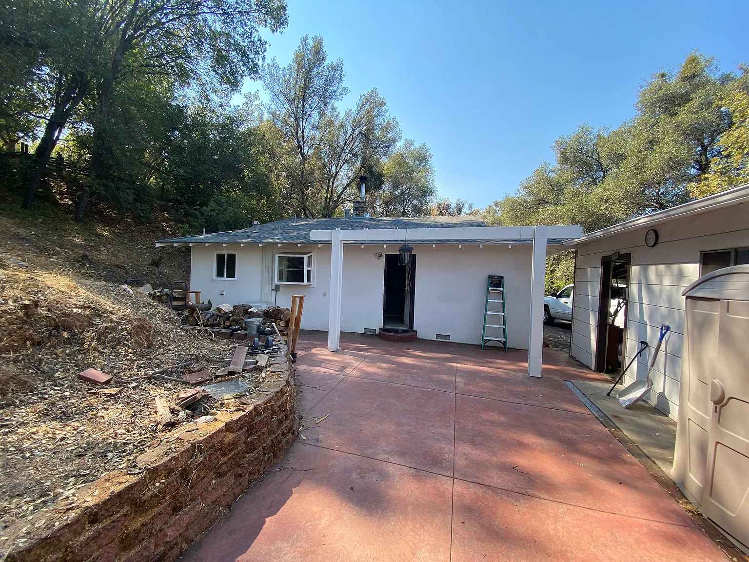 3 bed, 1299 sqft, $2,400 — Photo 3