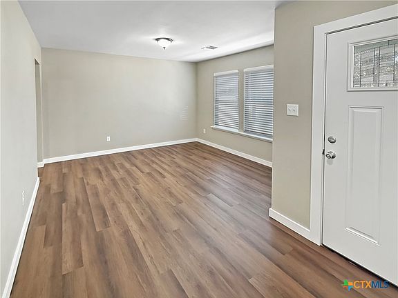4th image of 816 E Avenue M