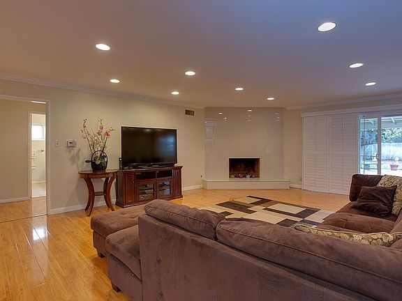 Pine flooring all throughout