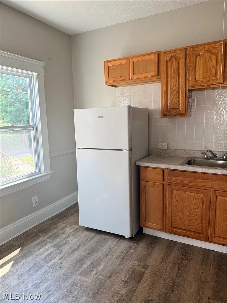 2 bed, 1.0 bath, $1,100 — Photo 3
