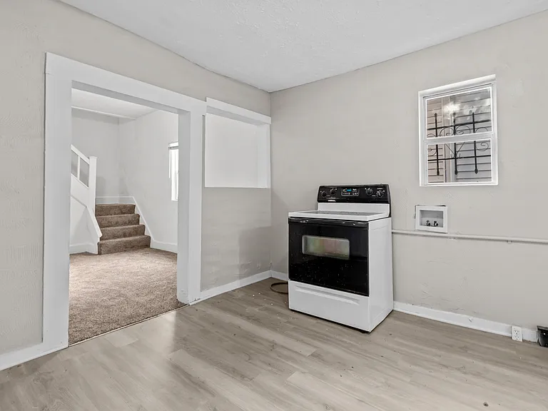 1152 Eugene St #1150 — Photo 14