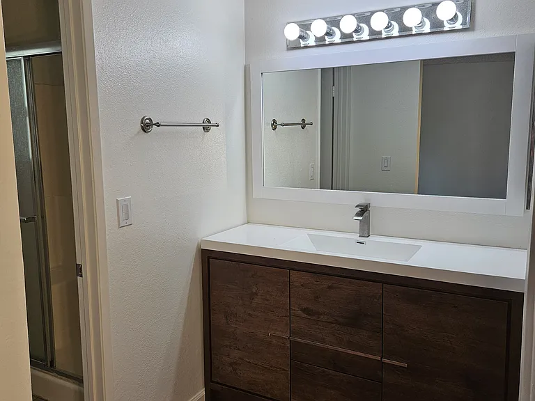 20727 Horace St — Photo 19