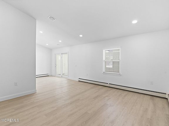 5th image of 4 Otley Court