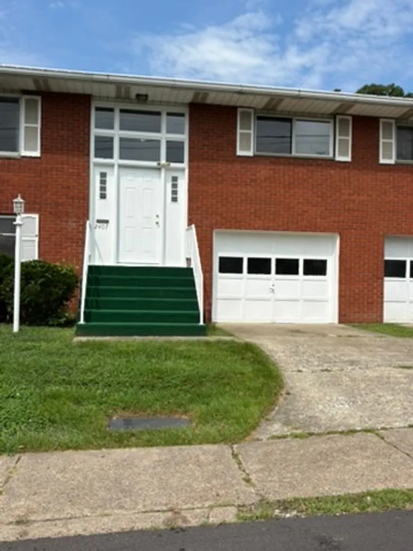 Lovely Townhouse — Photo 1