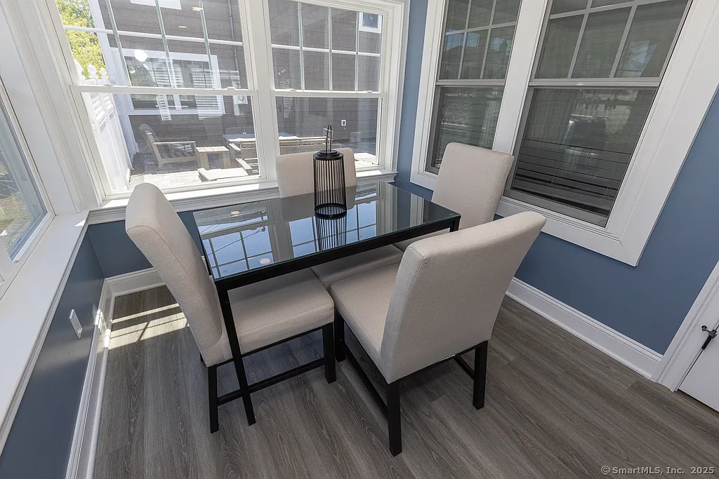 4 bed, 2.0 bath, 2000 sqft, $2,950 — Photo 4