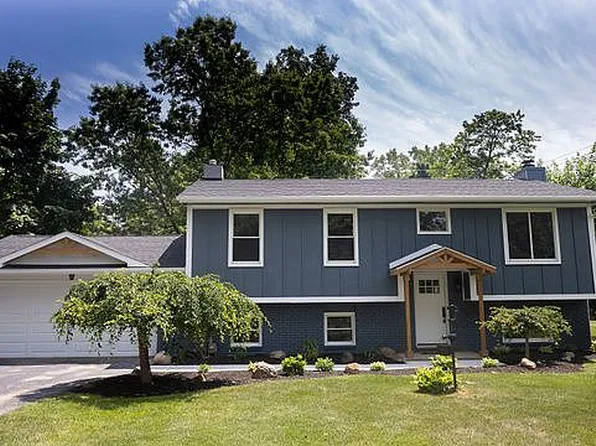 4646 Rowena St, Commerce Township, MI 48382