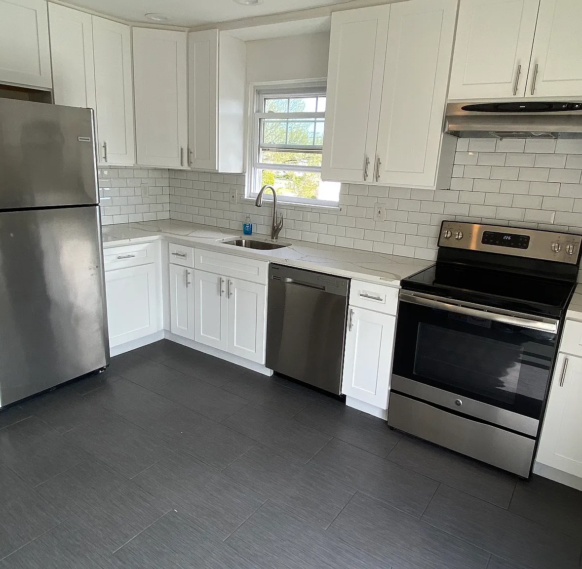 Ambrose Pl, Yonkers — Photo 2