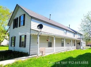 412 N Cedar St APT 3, Chaska, MN 55318