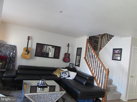 3rd image of 2356 Hazelwood Ct