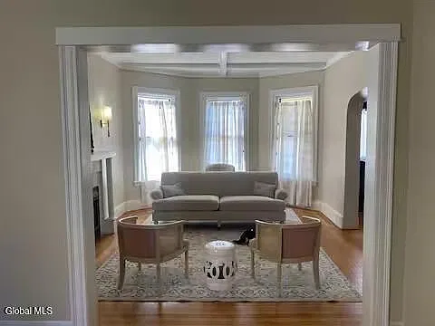 4 bed, 2.5 bath, 2088 sqft, $4,000 — Photo 2