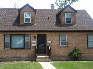 353 N Slusser St APT 1, Grayslake, IL 60030