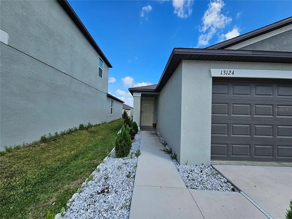 4 bed, 2.0 bath, 1841 sqft, $2,800 — Photo 2