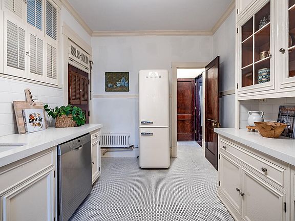 3rd image of 839 E South Temple St APT 201