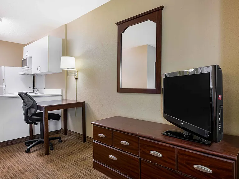 Studio Suite - 1 Queen Bed