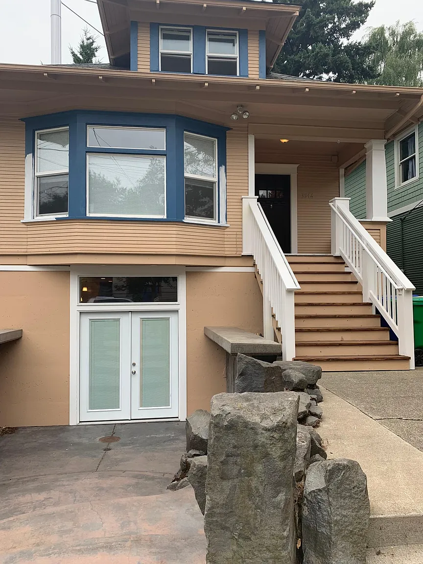 3516 SE Alder St Unit B photo 1