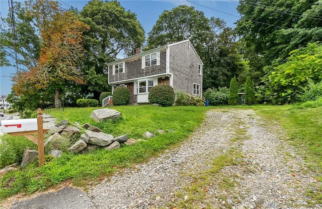 3 bed, 1.5 bath, 2272 sqft, $3,300 — Photo 2