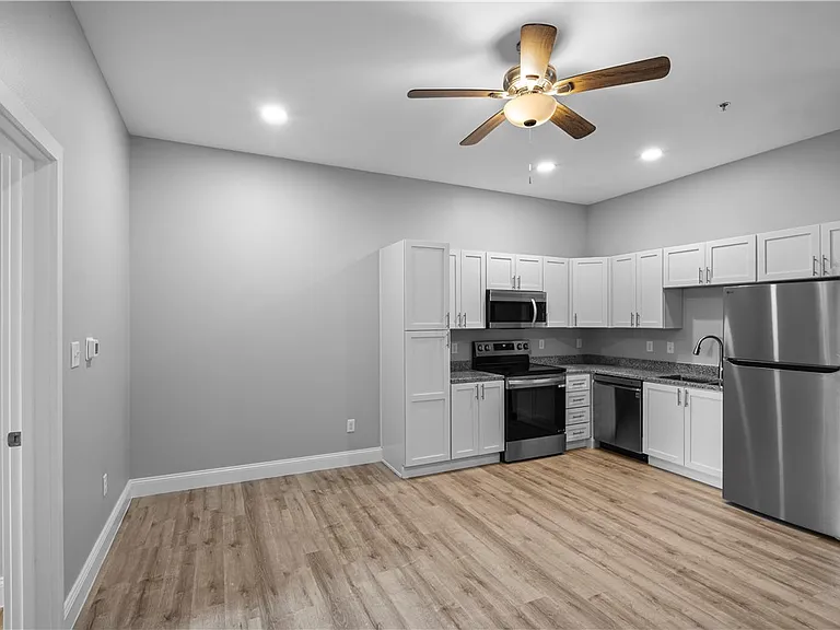 1801 S Staples St — Photo 14