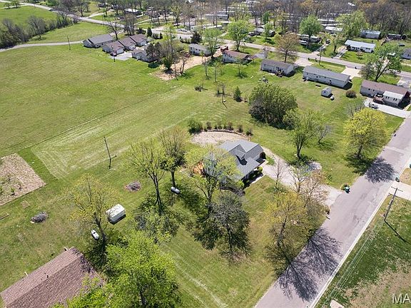 3rd image of 722 Dorson Cir