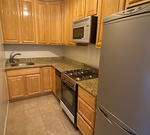 3rd image of 300 W 55th St APT 9C