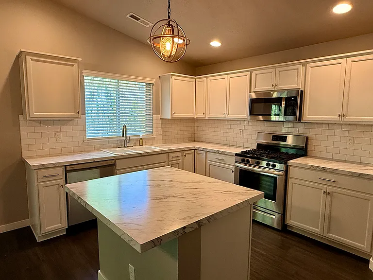 2215 N Waterbrook Pl — Photo 5