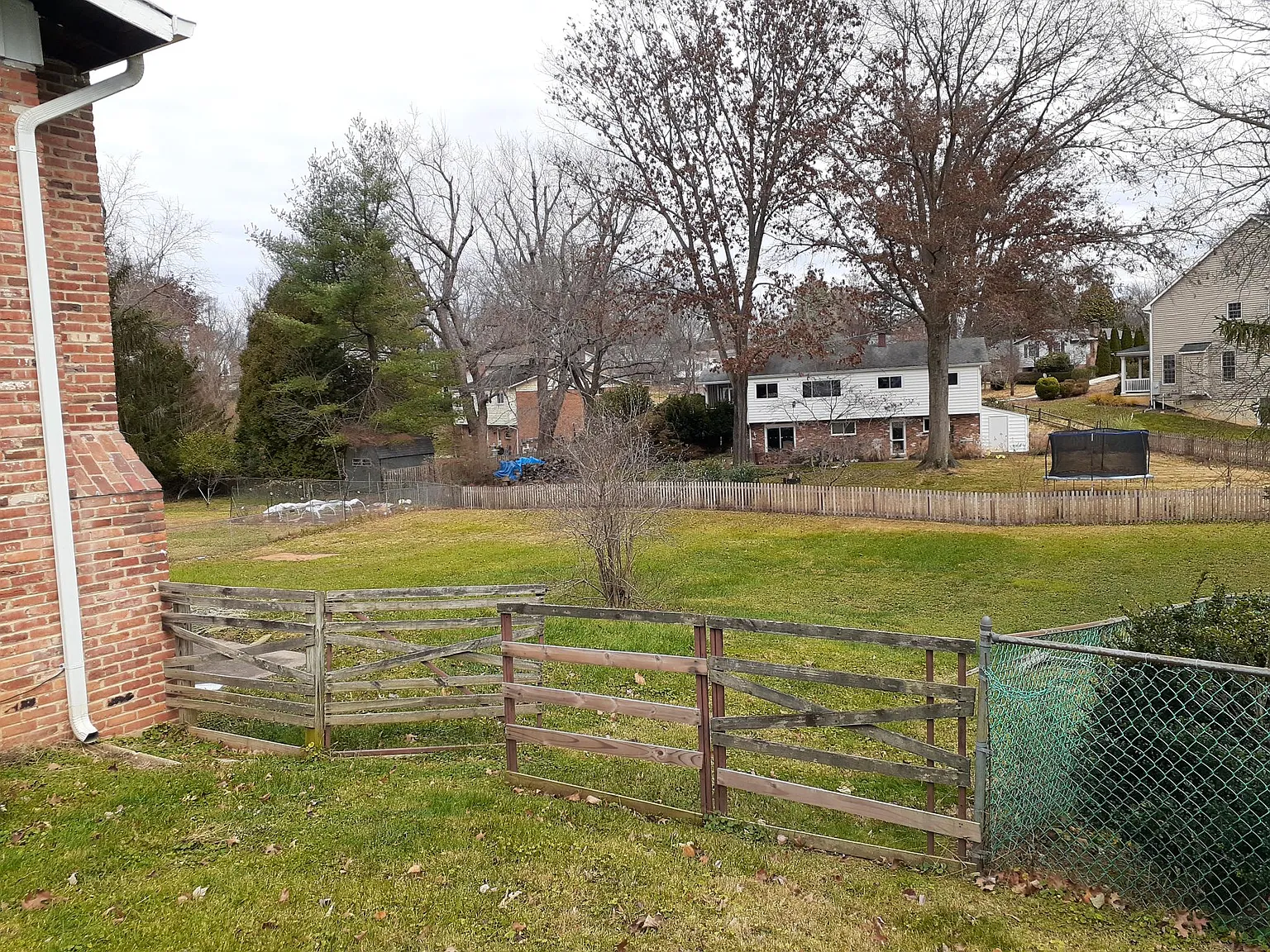 3 bed, 2.5 bath, 1350 sqft, $3,750 — Photo 3