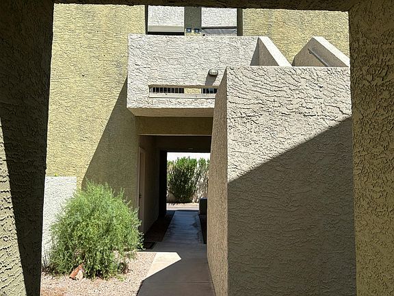 4th image of 4201 N 20th St Unit 207