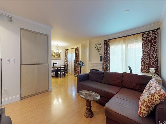 3rd image of 11818 Moorpark St Unit E