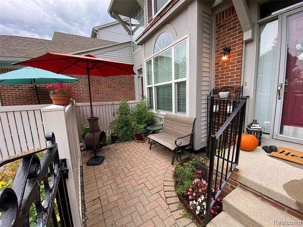2 bed, 2.0 bath, 1606 sqft, $2,250 — Photo 3