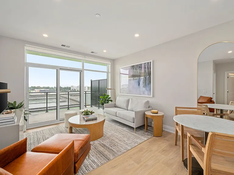 4286 King St E — Photo 14