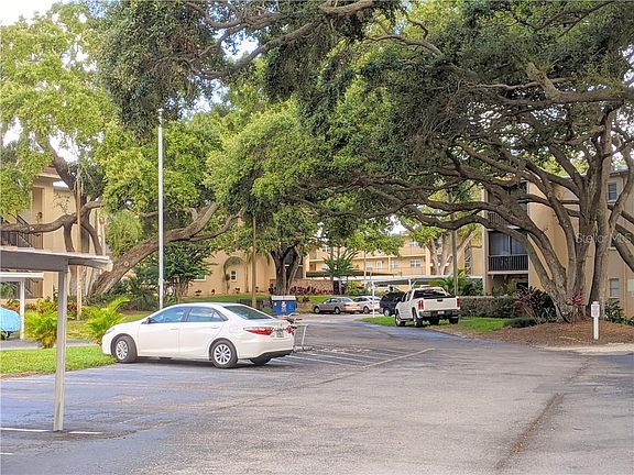 2nd image of 865 Virginia Ct APT 205