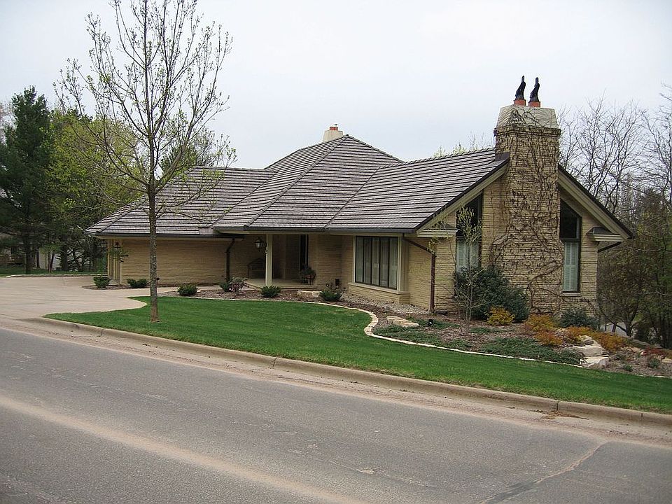 Front street view 