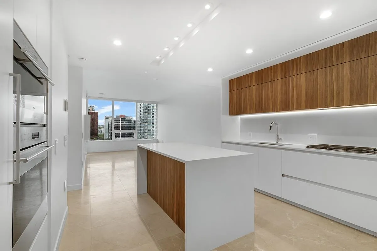 2 bed, 1001 sqft, $4,150 — Photo 1