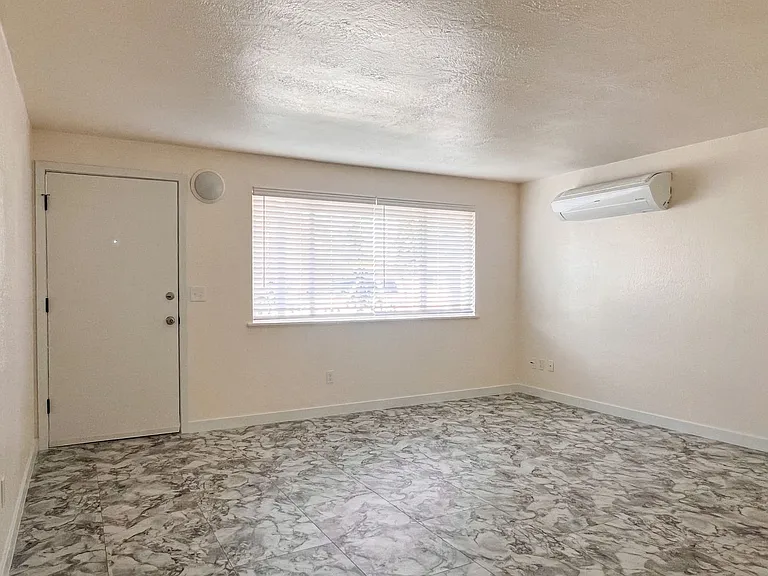 260 Hobbs St — Photo 2