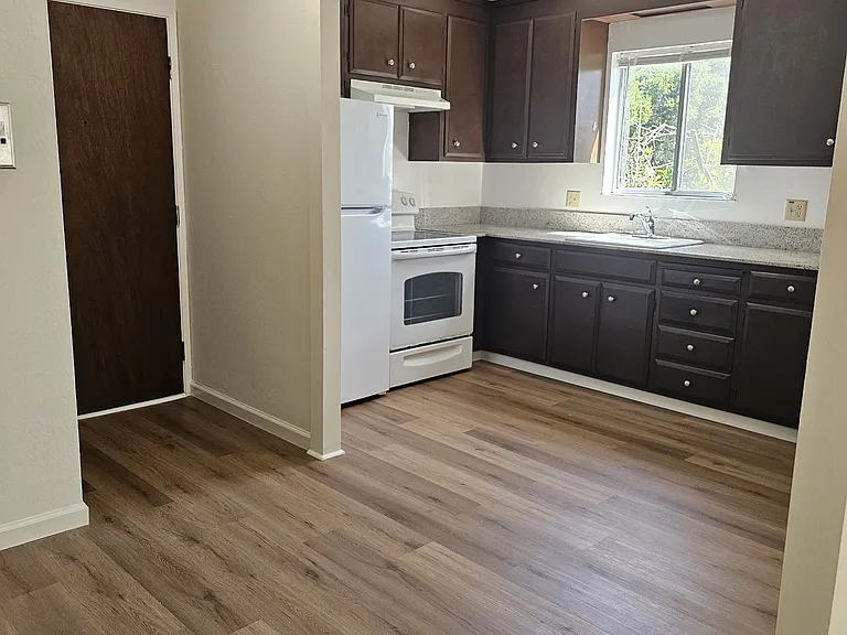 401 Cornell Ave #8 — Photo 3