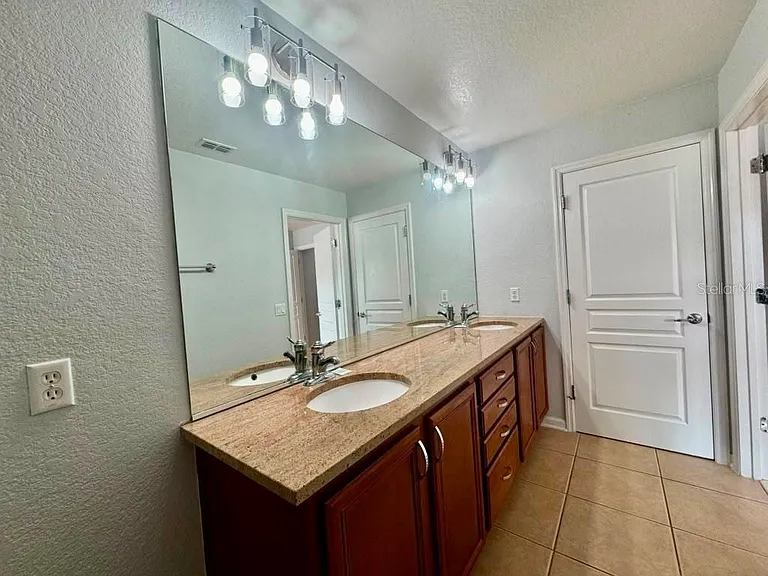 7713 Jailene Dr — Photo 17