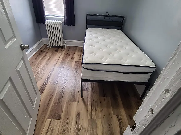 210 Long Ln — Photo 23