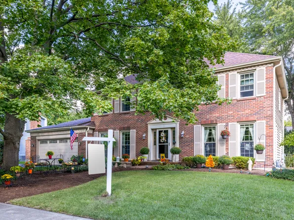1086 Huntleigh Dr, Naperville, IL 60540