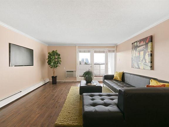 4th image of 1029 E 8th Ave APT 708