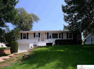 107 Crestridge Dr, Bellevue, NE 68005