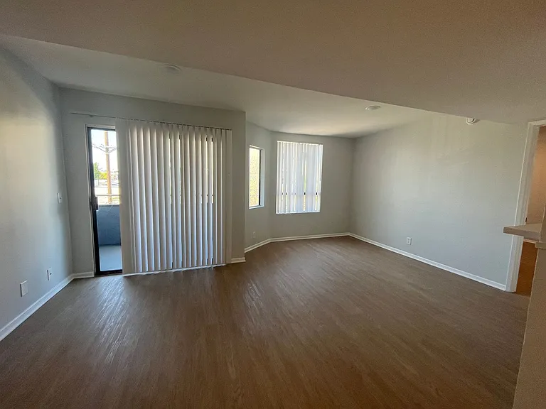 6310 Sylmar Ave — Photo 12