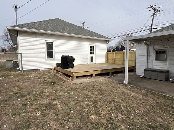 3rd image of 938 Matthews St