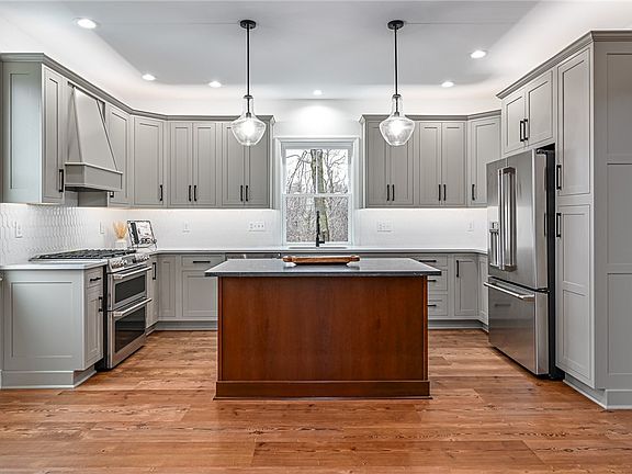 5th image of 1773 Locust Rd