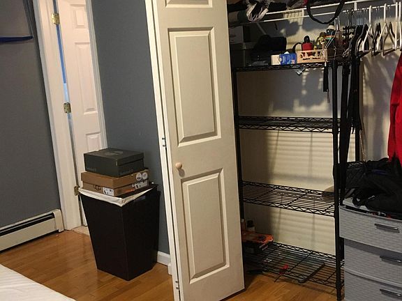 4th image of 2613 Schurz Ave